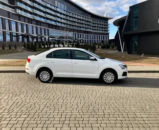 Vista frontale di un noleggio Skoda Rapid a Minsk, Bielorussia ✓ Auto #15018. ✓ Cambio Manuale TM ✓ 0 recensioni.