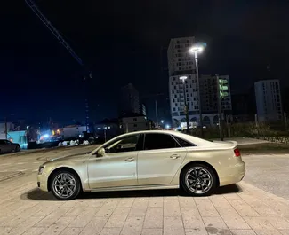 Vista frontale di un noleggio Audi A8 L a Tirana, Albania ✓ Auto #15104. ✓ Cambio Automatico TM ✓ 0 recensioni.