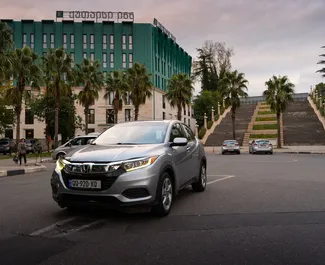 Vista frontale di un noleggio Honda HR-V a Kutaisi, Georgia ✓ Auto #10950. ✓ Cambio Automatico TM ✓ 2 recensioni.