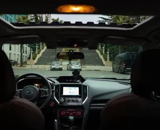 Interni di Subaru Impreza in affitto in Georgia. Un'ottima auto da 5 posti con cambio Automatico.