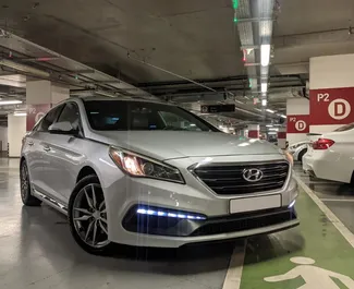 Vista frontale di un noleggio Hyundai Sonata a Baku, Azerbaigian ✓ Auto #11944. ✓ Cambio Automatico TM ✓ 0 recensioni.