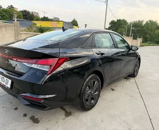 Hyundai Elantra 2023 disponibile per il noleggio all'aeroporto di Tbilisi, con limite di chilometraggio di illimitato.