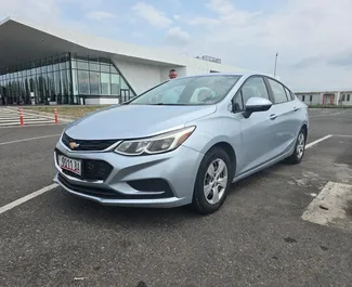 Vista frontale di un noleggio Chevrolet Cruze a Kutaisi, Georgia ✓ Auto #15120. ✓ Cambio Automatico TM ✓ 0 recensioni.