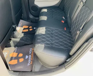 Interni di Mitsubishi Attrage in affitto negli Emirati Arabi Uniti. Un'ottima auto da 5 posti con cambio Automatico.