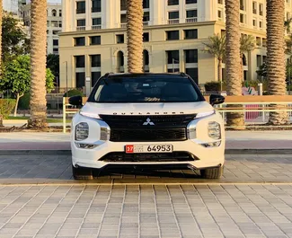 Noleggia Mitsubishi Outlander a Dubai Emirati Arabi Uniti