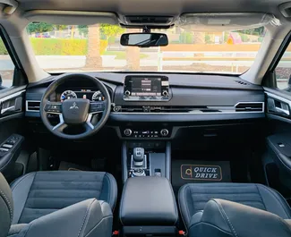 Noleggia Mitsubishi Outlander a Dubai Emirati Arabi Uniti