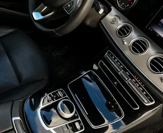 Motore Benzina da 2,0L di Mercedes-Benz E-Class 2017 per il noleggio a Minsk.