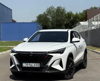 Vista frontale di un noleggio Changan X5 Plus ad Almaty, Kazakistan ✓ Auto #15025. ✓ Cambio Automatico TM ✓ 0 recensioni.