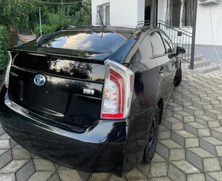 Noleggio auto Toyota Prius 2017 in Georgia, con carburante Ibrido e 132 cavalli di potenza ➤ A partire da 93 GEL al giorno.