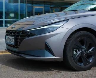 Motore Benzina da 1,6L di Hyundai Elantra 2022 per il noleggio ad Almaty.