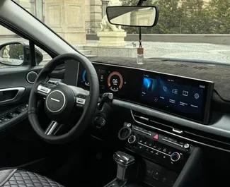 Hyundai Sonata 2025 disponibile per il noleggio ad Almaty, con limite di chilometraggio di 200 km/giorno.