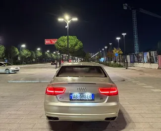 Noleggio Audi A8 L. Auto Premium, Lusso per il noleggio in Albania ✓ Cauzione di Deposito di 500 EUR ✓ Opzioni assicurative RCT.