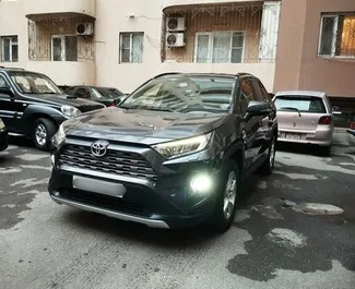 Vista frontale di un noleggio Toyota Rav4 a Baku, Azerbaigian ✓ Auto #15074. ✓ Cambio Automatico TM ✓ 0 recensioni.
