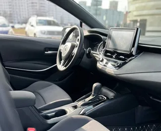 Motore Ibrido da 1,8L di Toyota Corolla Sedan 2020 per il noleggio a Minsk.