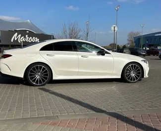 Vista frontale di un noleggio Mercedes-Benz CLS-Class a Minsk, Bielorussia ✓ Auto #15038. ✓ Cambio Automatico TM ✓ 0 recensioni.