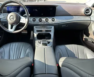 Noleggio Mercedes-Benz CLS-Class. Auto Comfort, Premium per il noleggio in Bielorussia ✓ Cauzione di Deposito di 267 USD ✓ Opzioni assicurative RCT, CDW.