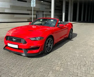 Noleggio auto Ford Mustang Cabrio 2018 in Bielorussia, con carburante Benzina e 317 cavalli di potenza ➤ A partire da 133 USD al giorno.