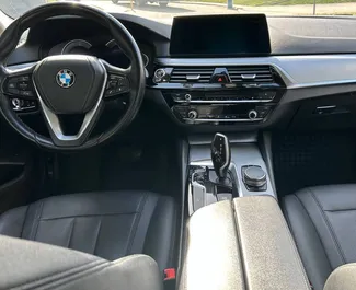 Noleggio BMW G30. Auto Premium per il noleggio in Bielorussia ✓ Cauzione di Deposito di 200 USD ✓ Opzioni assicurative RCT, CDW.