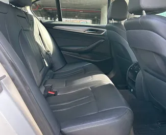 Noleggio auto BMW G30 2017 in Bielorussia, con carburante Diesel e 184 cavalli di potenza ➤ A partire da 81 USD al giorno.