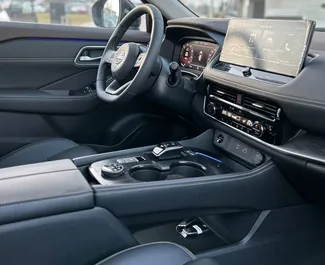 Nissan X-Trail 2023 disponibile per il noleggio a Minsk, con limite di chilometraggio di 350 km/giorno.