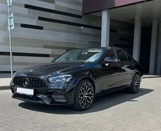 Vista frontale di un noleggio Mercedes-Benz E-Class a Minsk, Bielorussia ✓ Auto #15036. ✓ Cambio Automatico TM ✓ 0 recensioni.