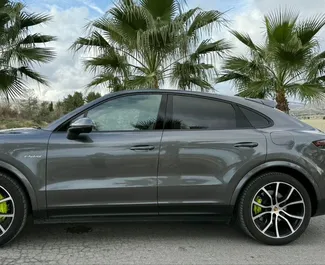 Noleggio Porsche Cayenne. Auto Premium, Lusso, SUV per il noleggio in Spagna ✓ Cauzione di Deposito di 3000 EUR ✓ Opzioni assicurative RCT.