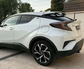 Noleggio auto Toyota C-HR 2020 in Spagna, con carburante Ibrido e 198 cavalli di potenza ➤ A partire da 45 EUR al giorno.