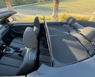 Volkswagen T-Roc Cabrio 2022 con sistema A trazione anteriore, disponibile ad Alicante.