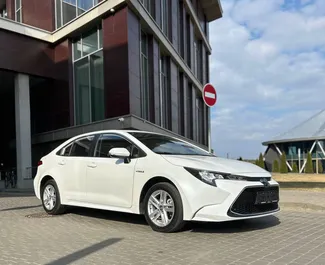 Noleggio auto Toyota Corolla Sedan 2020 in Bielorussia, con carburante Ibrido e 136 cavalli di potenza ➤ A partire da 44 USD al giorno.