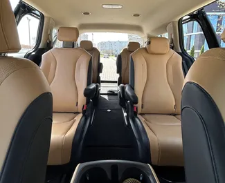 Noleggio Kia Carnival. Auto Comfort, Crossover, Monovolume per il noleggio in Bielorussia ✓ Cauzione di Deposito di 200 USD ✓ Opzioni assicurative RCT, CDW.