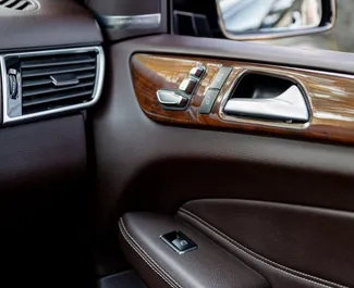 Noleggio Mercedes-Benz GLE-Class. Auto Premium, SUV per il noleggio in Georgia ✓ Cauzione di Deposito di 500 GEL ✓ Opzioni assicurative RCT, SCDW.