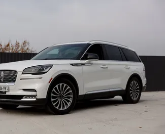 Vista frontale di un noleggio Linkoln Navigator a Tbilisi, Georgia ✓ Auto #15184. ✓ Cambio Automatico TM ✓ 0 recensioni.