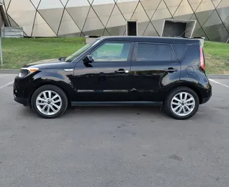Vista frontale di un noleggio Kia Soul a Tbilisi, Georgia ✓ Auto #15172. ✓ Cambio Automatico TM ✓ 0 recensioni.
