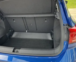 Volkswagen T-Roc 2021 con sistema A trazione anteriore, disponibile a Barcellona.