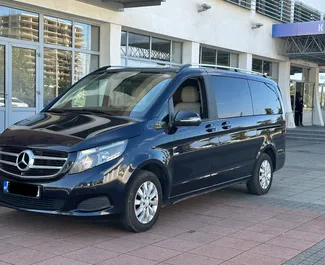 Vista frontale di un noleggio Mercedes-Benz V-Class in Bar, Montenegro ✓ Auto #15199. ✓ Cambio Automatico TM ✓ 0 recensioni.