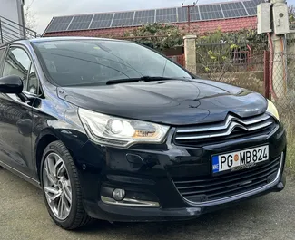 Vista frontale di un noleggio Citroen C4 in Bar, Montenegro ✓ Auto #15197. ✓ Cambio Automatico TM ✓ 0 recensioni.