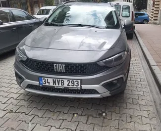 Vista frontale di un noleggio Fiat Egea Cross a Istanbul, Turchia ✓ Auto #15186. ✓ Cambio Automatico TM ✓ 0 recensioni.