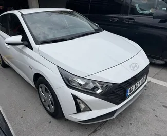 Vista frontale di un noleggio Hyundai i20 a Fethiye, Turchia ✓ Auto #11770. ✓ Cambio Automatico TM ✓ 0 recensioni.