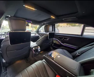 Motore Benzina da L di Mercedes-Benz S-Class 2021 per il noleggio all'aeroporto di Baku.