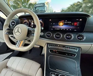 Mercedes-Benz E-Class Cabrio 2023 con sistema A trazione anteriore, disponibile ad Alicante.
