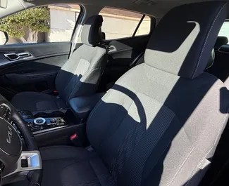 Kia Sportage 2022 disponibile per il noleggio ad Alicante, con limite di chilometraggio di 250 km/giorno.