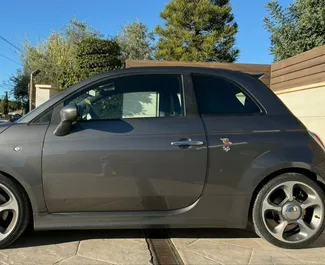 Noleggio Abarth 695 Cabrio. Auto Economica, Cabrio per il noleggio in Spagna ✓ Cauzione di Deposito di 500 EUR ✓ Opzioni assicurative RCT.