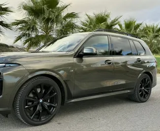 Noleggio BMW X7. Auto Premium, Lusso, Crossover per il noleggio in Spagna ✓ Cauzione di Deposito di 3000 EUR ✓ Opzioni assicurative RCT.