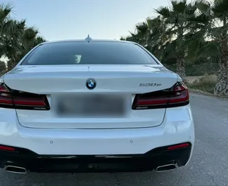 Noleggio auto BMW 530d 2022 in Spagna, con carburante Benzina e 288 cavalli di potenza ➤ A partire da 200 EUR al giorno.