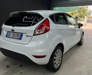 Ford Fiesta 2016 disponibile per il noleggio all'aeroporto di Tirana, con limite di chilometraggio di illimitato.
