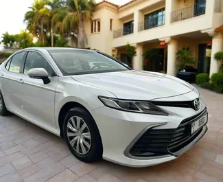 Vista frontale di un noleggio Toyota Camry a Dubai, Emirati Arabi Uniti ✓ Auto #15315. ✓ Cambio Automatico TM ✓ 0 recensioni.