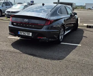 Noleggio Hyundai Sonata. Auto Comfort, Premium per il noleggio in Georgia ✓ Cauzione di Deposito di 300 GEL ✓ Opzioni assicurative RCT, SCDW, FDW, Passeggeri, Furto, Giovane.