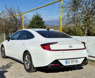 Noleggio Hyundai Sonata. Auto Comfort, Premium per il noleggio in Georgia ✓ Cauzione di Deposito di 300 GEL ✓ Opzioni assicurative RCT, SCDW, FDW, Passeggeri, Furto, Giovane.