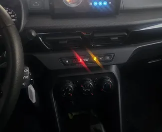 Vista frontale di un noleggio Renault Taliant all'aeroporto di Dalaman, Turchia ✓ Auto #15292. ✓ Cambio Automatico TM ✓ 0 recensioni.