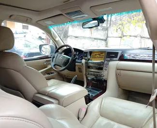 Noleggio auto Lexus LX570 2014 in Azerbaigian, con carburante Benzina e 383 cavalli di potenza ➤ A partire da 128 AZN al giorno.